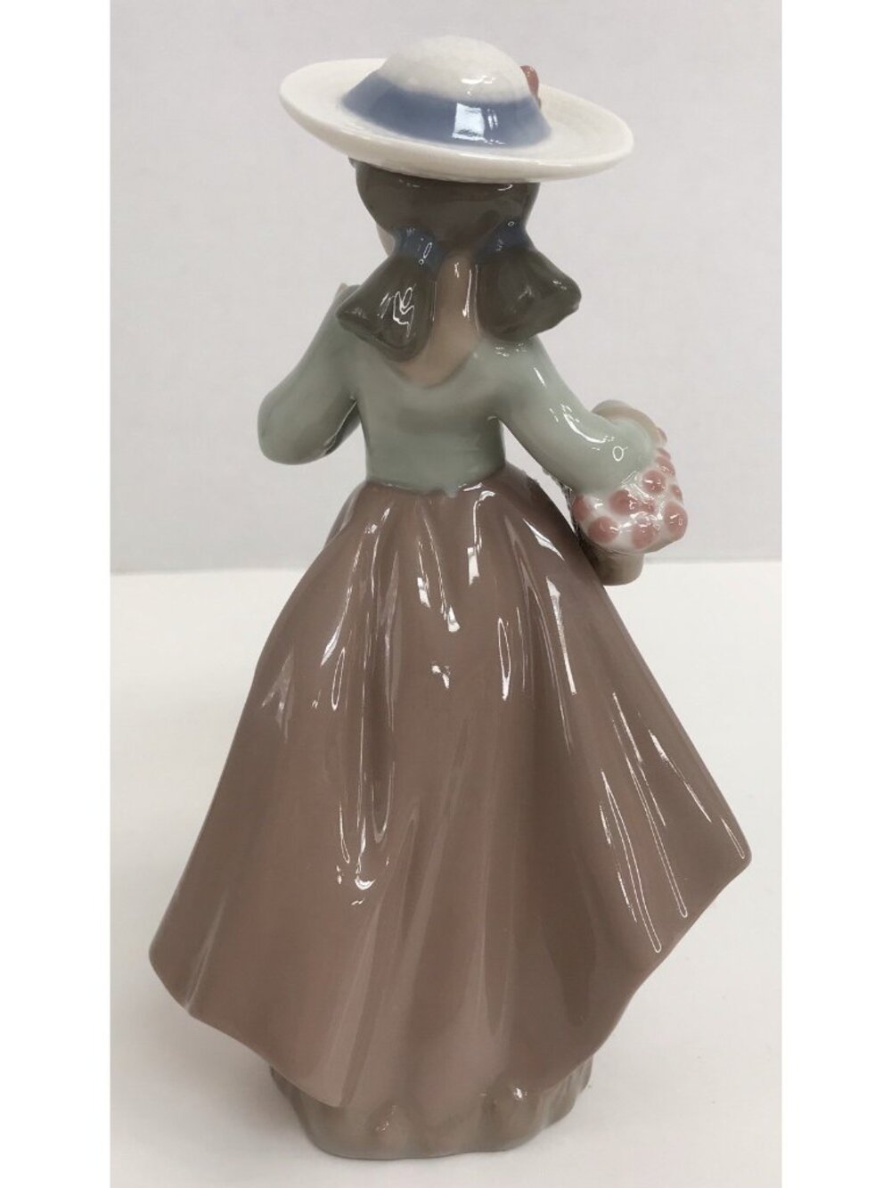 Vtg Nao by Lladro Porcelain Figurine "Out for a Stroll" Girl Flowers 1987 Spain - Picture 3 of 8